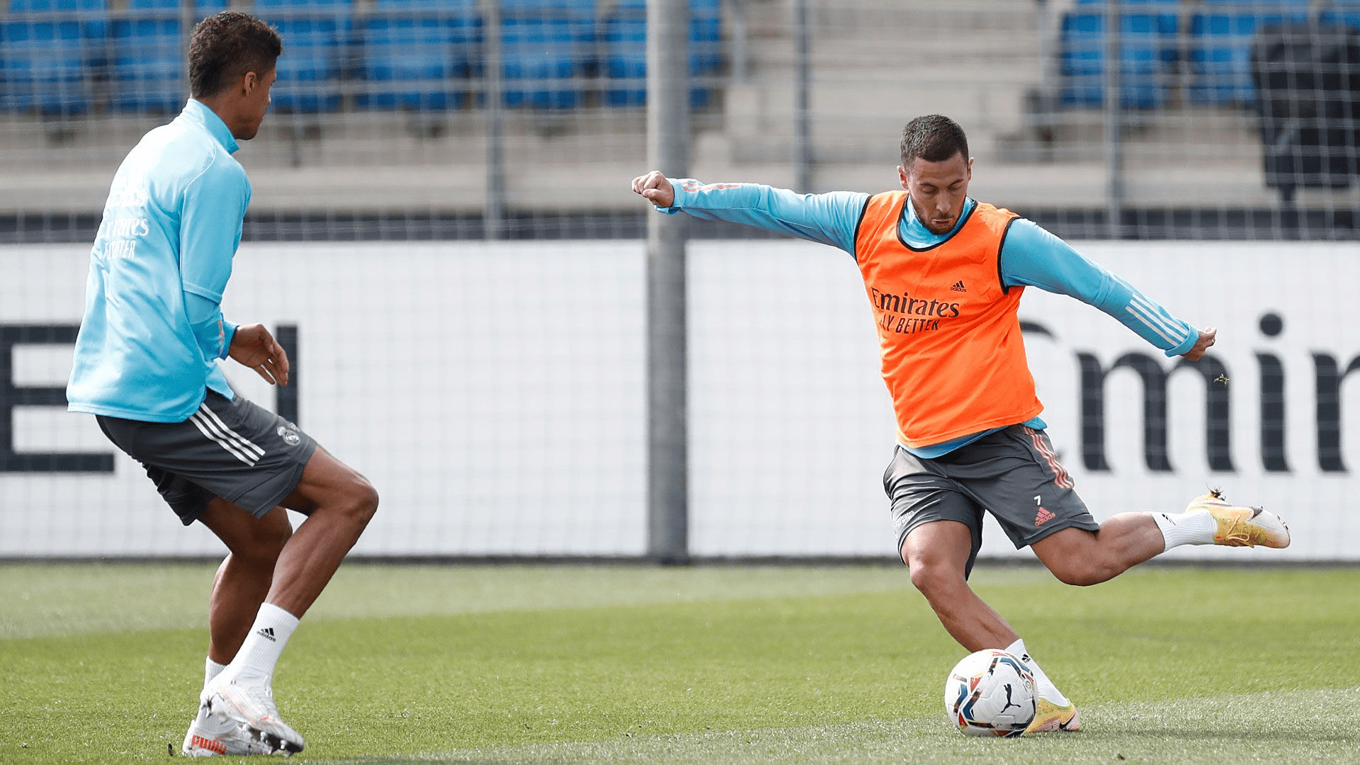 九游娱乐-包含赛地聚焦——英超今夜热度飙升，芝加哥公牛复出首秀，目标明确，训练强度明显提升的词条