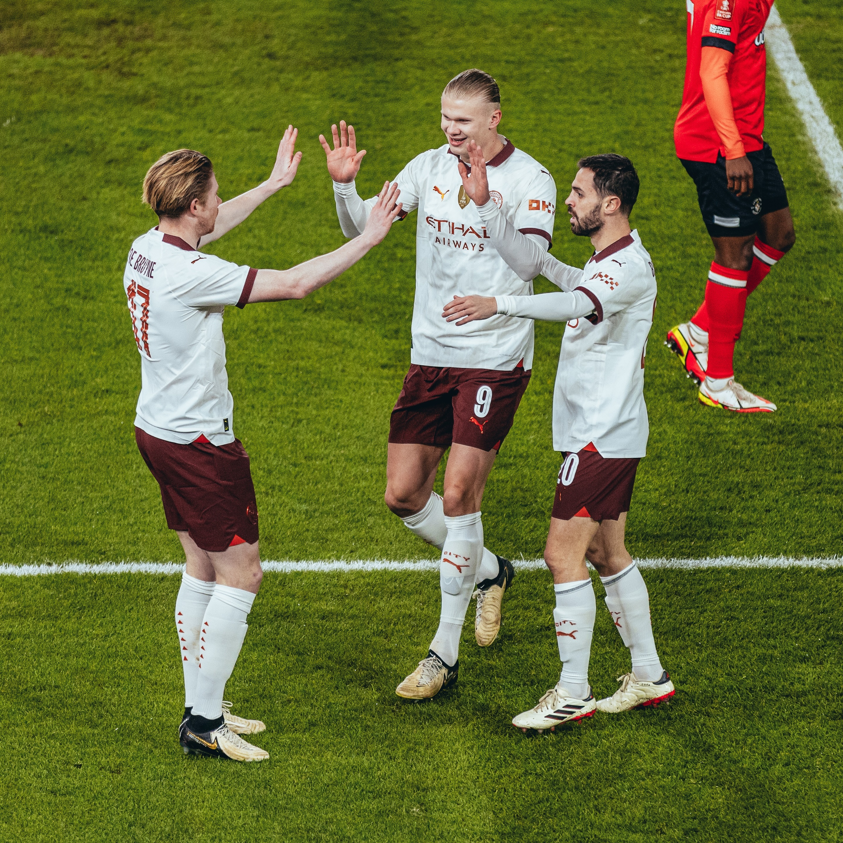 九游APP-包含赛地聚焦——足总杯今晨热度飙升；波特兰开拓者主帅复盘；气氛紧张；球队文化再被提及的词条