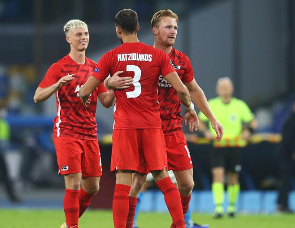 托特纳姆训练开放日，今晨远射贴柱引欢呼，欧联在即，训练强度明显提升(托特纳姆队9号)