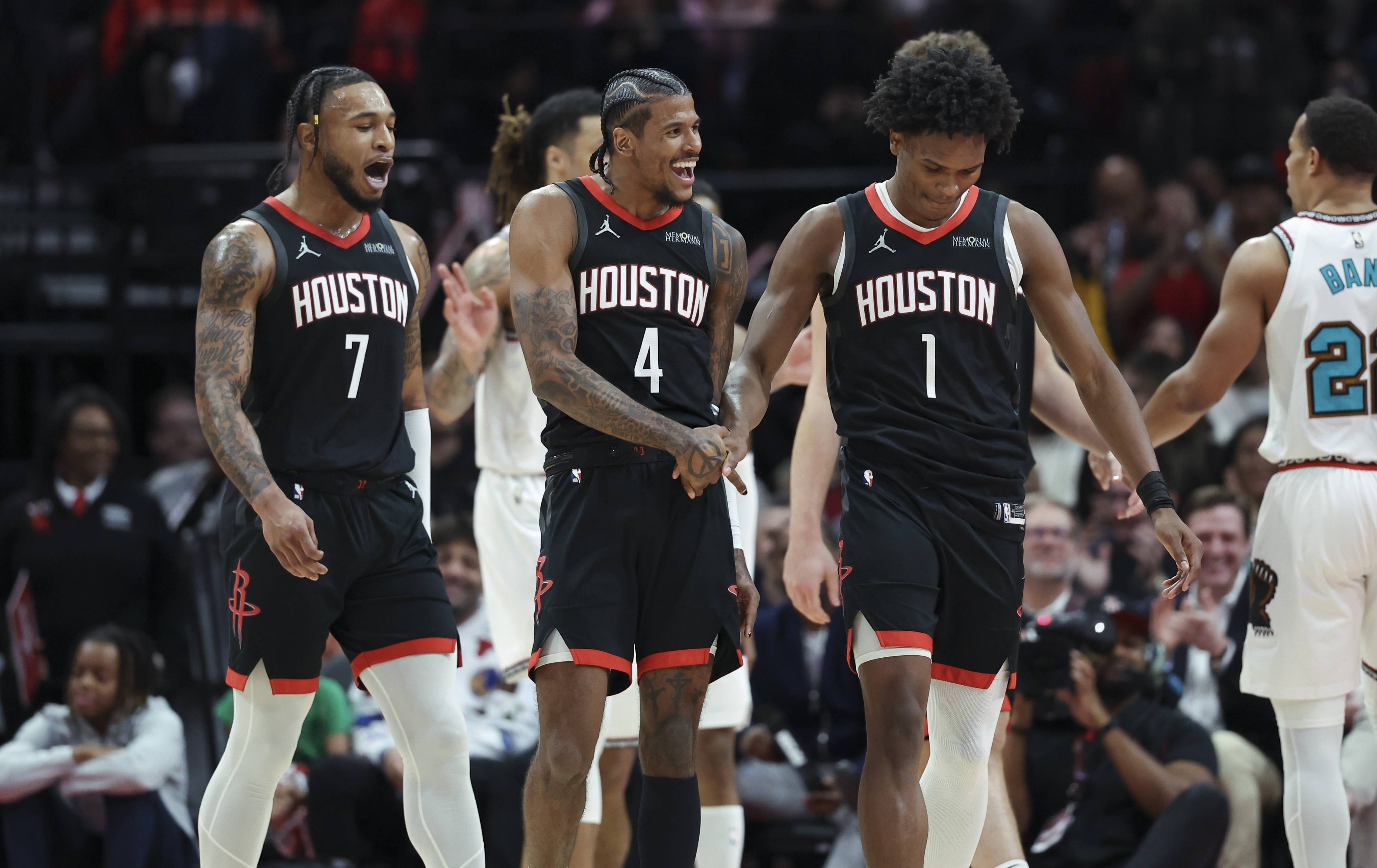 关于巴塞罗那单刀错失备战NBA季后赛清晨波特兰开拓者调整名单以备NBA季后赛，达拉斯独行侠遗憾出局备战法国杯看傻球迷的信息